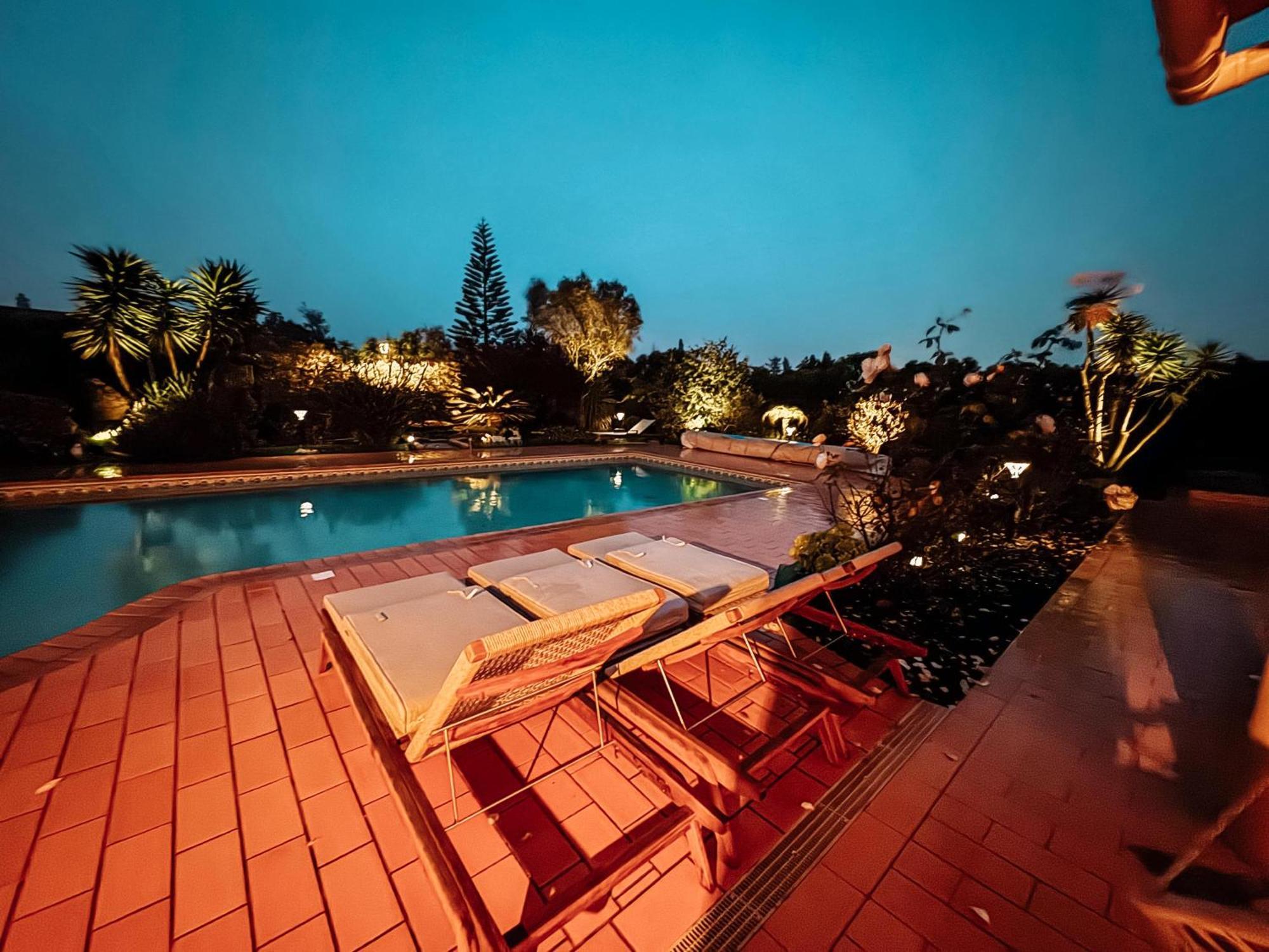Villa Rubix Luz Buitenkant foto